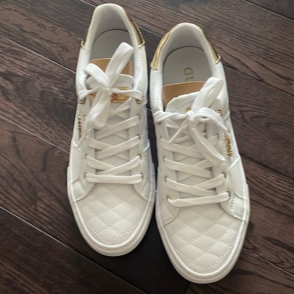 Women’s shoes - Picture 2 of 5